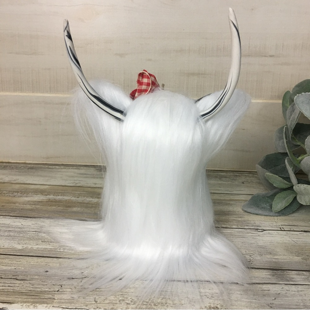 🚫SOLD🚫 Valentine’s Day White Highland Cow Gnome Coo Tiered Tray Decor - Picture 8 of 11